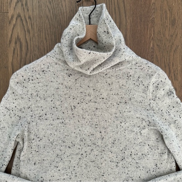 Margaret O'Leary Donegal Speckled 100% Cashmere Turtleneck Sweater Light Grey M - Picture 8 of 8